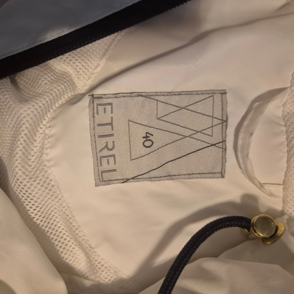 Vit och marinblå vindjacka från Etirel - 2