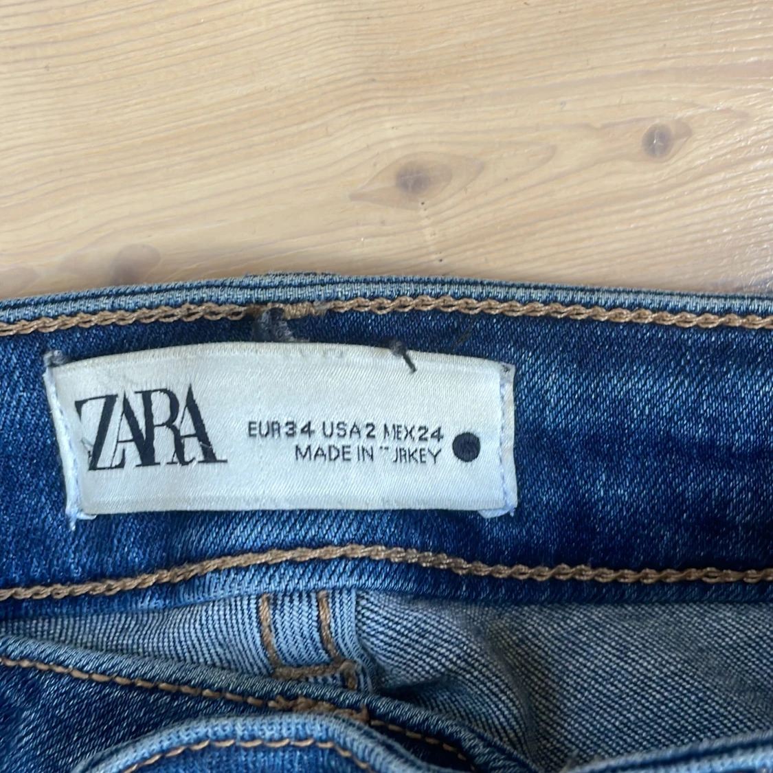 Blå bootcut jeans från Zara, stl 34 - 1