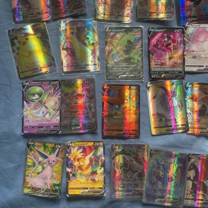 Säg vilka du vill ha så kommer vi överens om ett pris - Stor samling av Pokémon V och VMAX holo rare-kort! Skriv till mig och sig vilka du vill ha så kommer vi överens om ett pris
