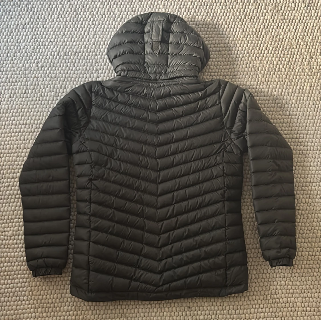 MÖRKGRÖN dunjacka Peak Performance 170 - 1