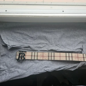 Burberry bälte - 110cm helt nytt