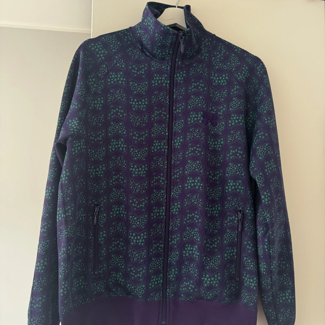 Lila mönstrad jacka från Needles M