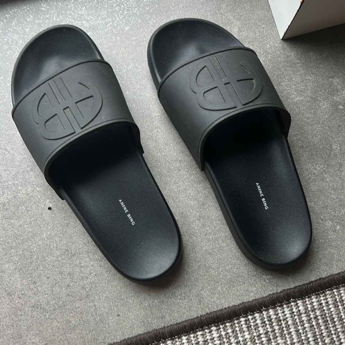 Svarta sandaler från Anine Bing