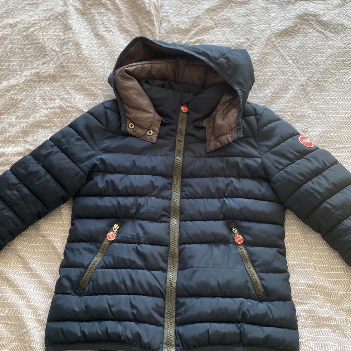 Mörkblå dunjacka från Colmar