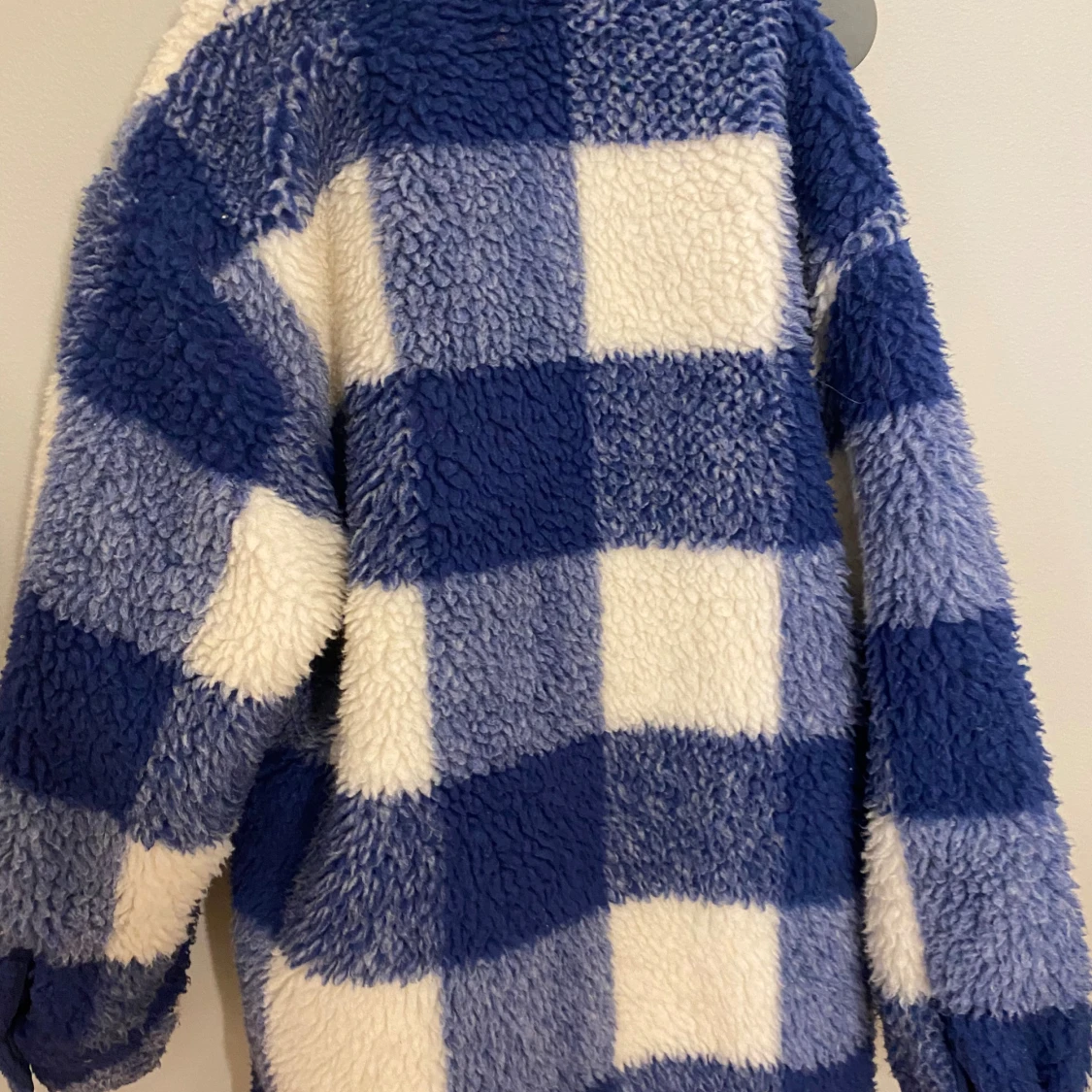 Blåvit teddyjacka i rutig fleece Zara - 3