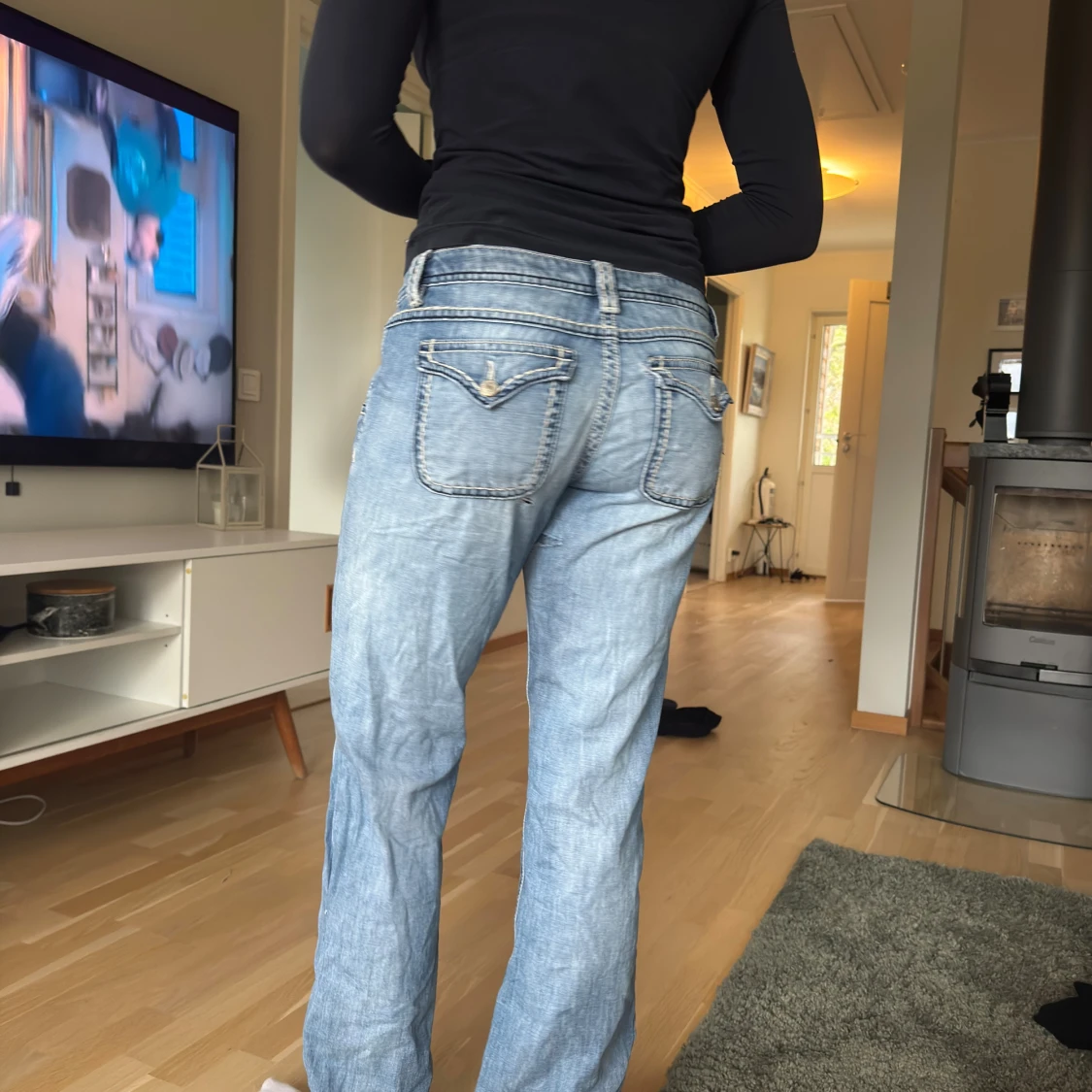 Ljusblå slitna missme jeans med knappar - 1