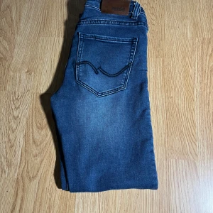 Ett par blåa jeans W30 L 26 - Ett pae snygga blå jeans från min garderob