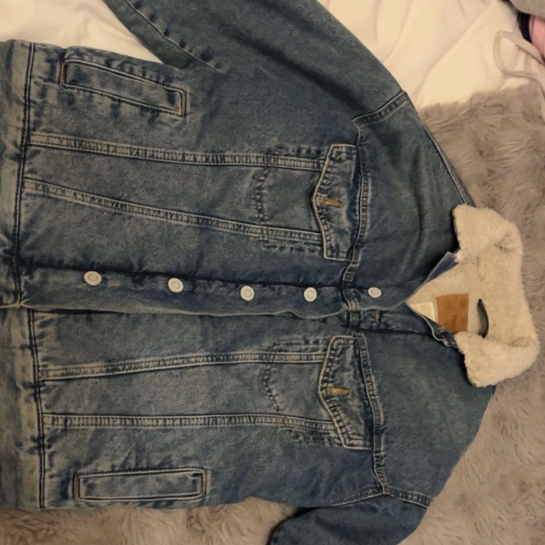 Blå jeansjacka med teddyfoder - 1