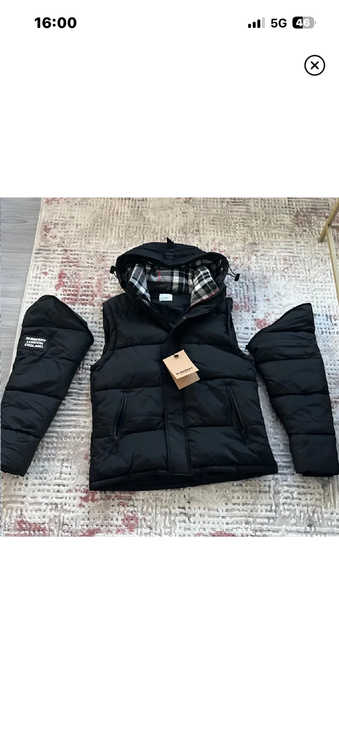 Svart Burberry pufferjacka med huva - 1