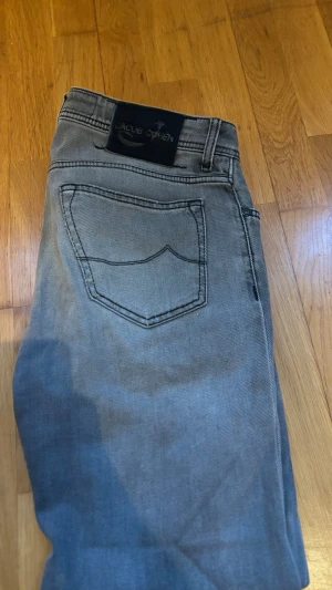 Jacob Cohën Jeans - Jacob Cohën (style 622) - Storlek 31 Längd:102/midja:42cm - Modellen är Style 622 (slim fit) -  Hör av dig vid minsta fundering// Luxeriet