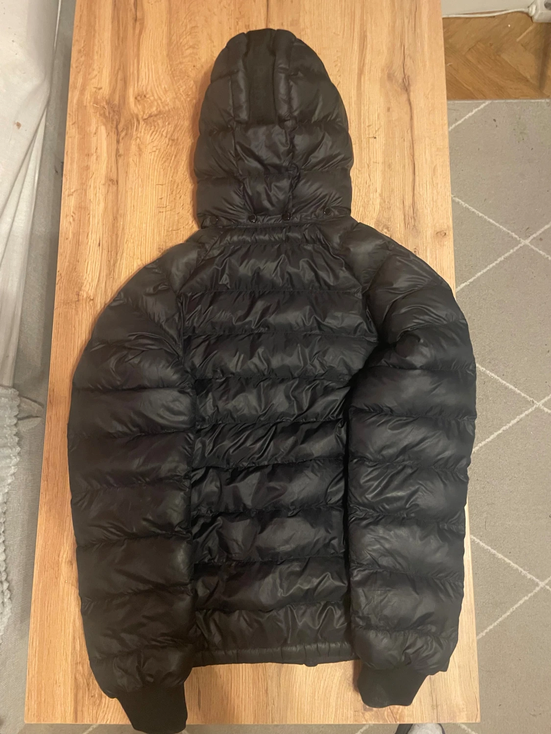 Svart dunjacka Peak Performance - 1