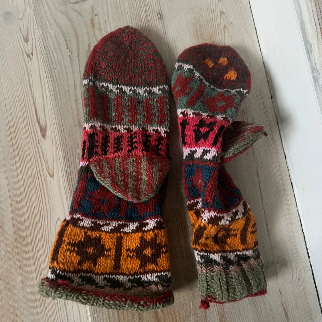 Färgglada stickade ullsockor - 2