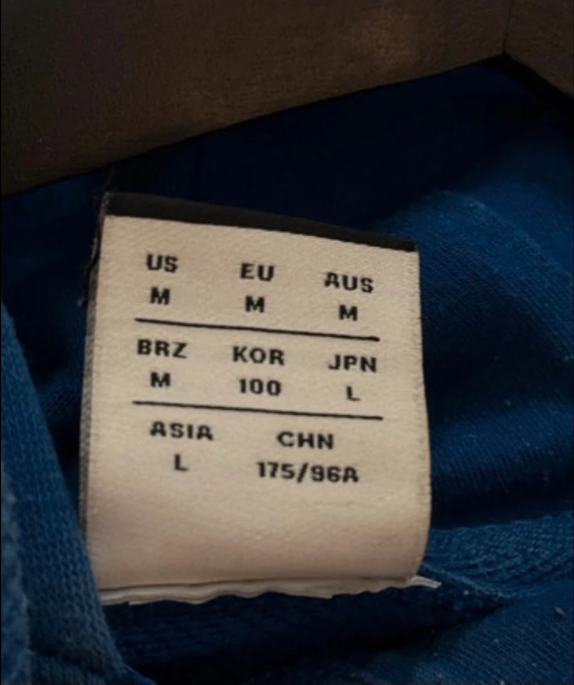 Blå hoodie från New Balance M