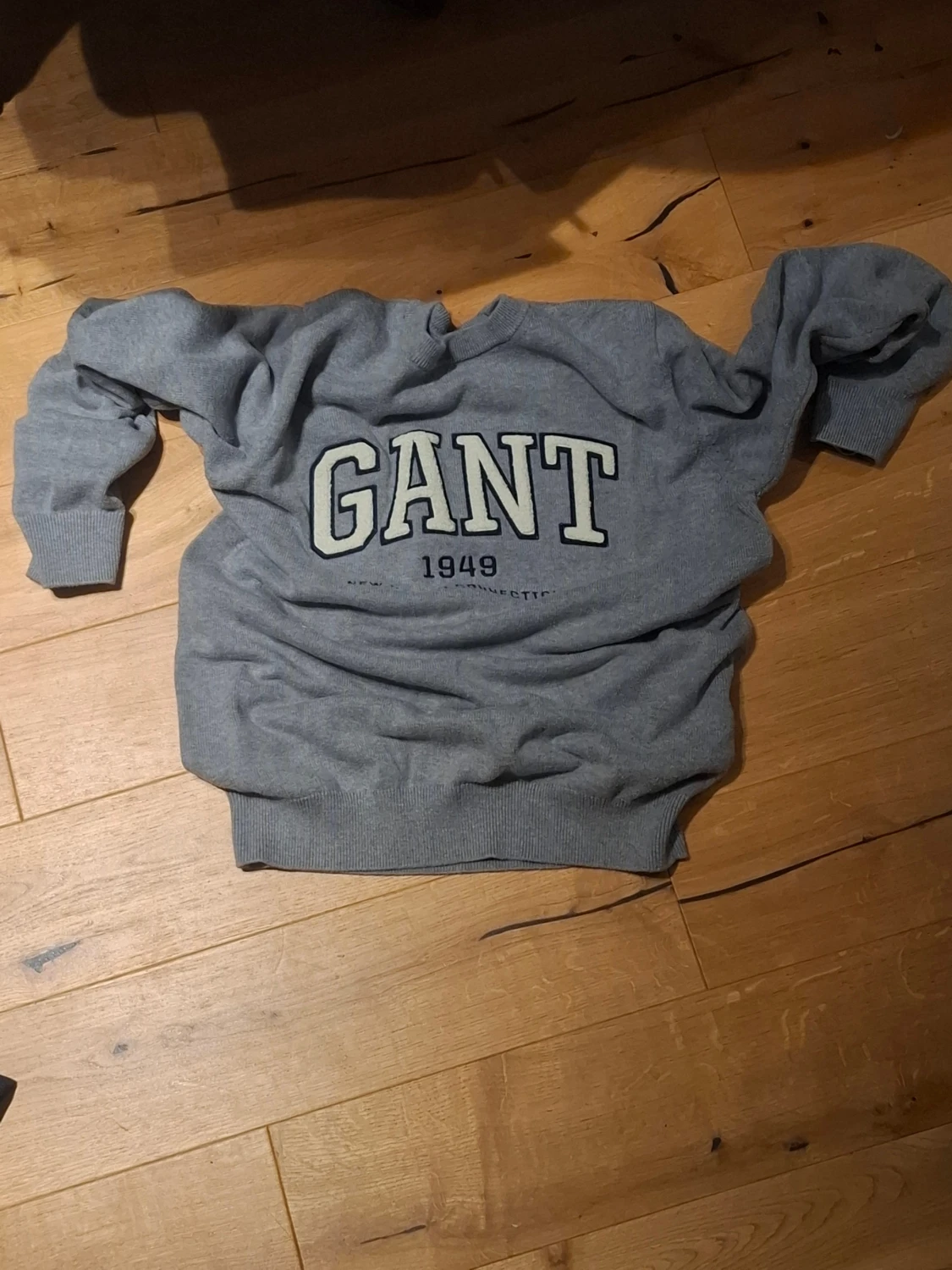 Grå sweatshirt från GANT - 2