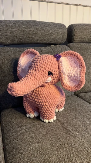 Virkad elefant  - Handgjord virkad stor söt elefant 
