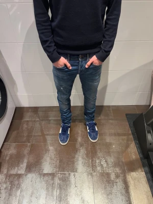 Dondup george - Dondup jeans | Riktigt feta och populära jeans | Skick= 9,5/10 | nypris= 4000 kr | vårt pris=699kr| Hör av dig vid minsta fundering!