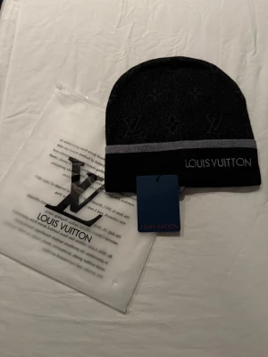 Svart mössa  - Svart mössa