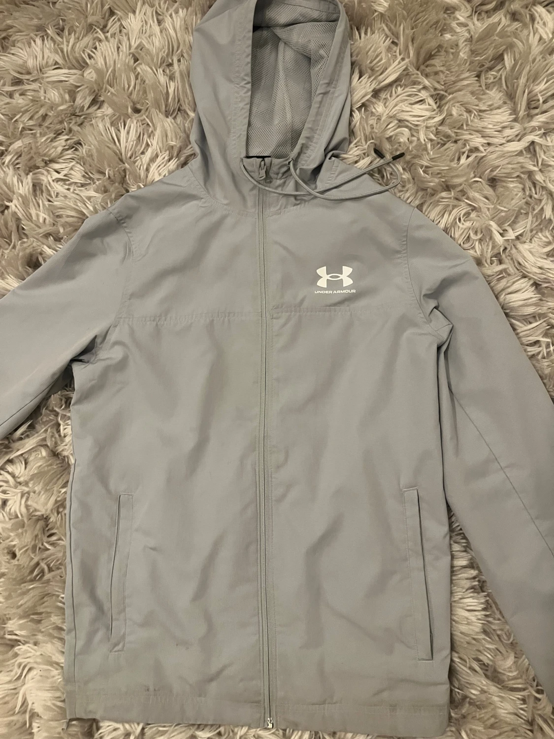 Ljusgrå vindjacka Under Armour XS - 3