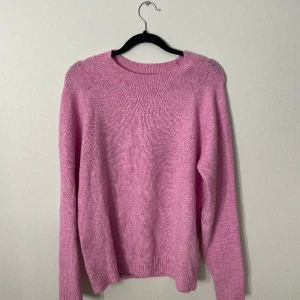 Rosa stickad tröja - Säljer dena fina tröjan från Vero Moda