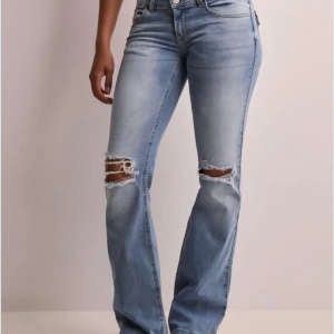 Nelly jeans💘💞💓 - Säljer dessa jeansen från Nelly då dom inte kommer till användning💞 Lågmidjade storlek 34, nypris var 700!!