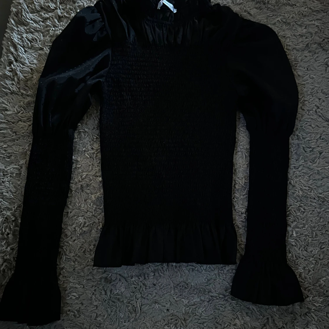 Svart blus med volang från Co' Couture - 1