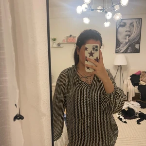 Genomskinlig bluse - Genomskinlig bluse