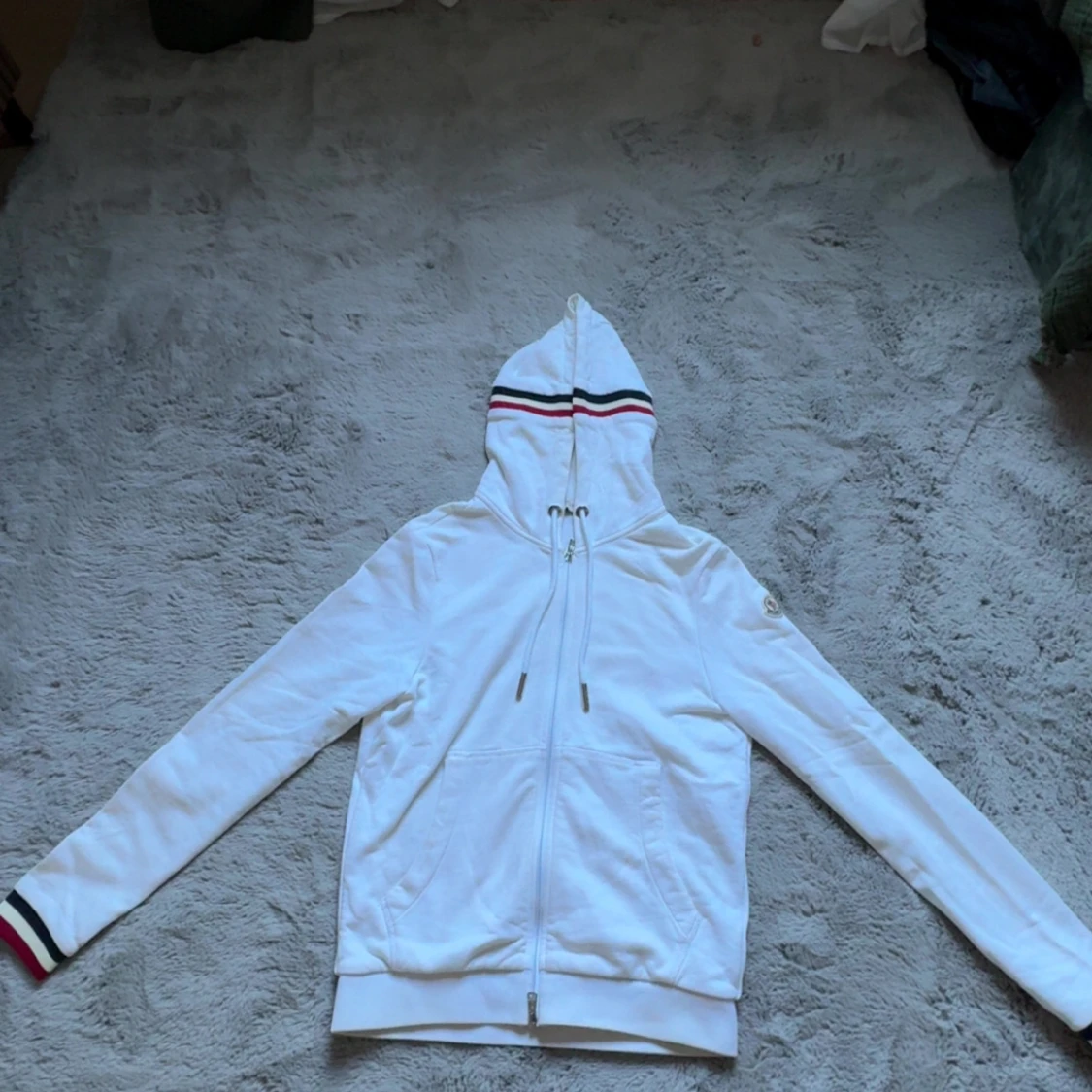 Vit hoodie från Moncler med dragkedja