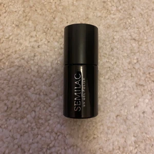 Rött gellack - Gellack som är oanvänt!🥰 Det är en röd/vinröd färg