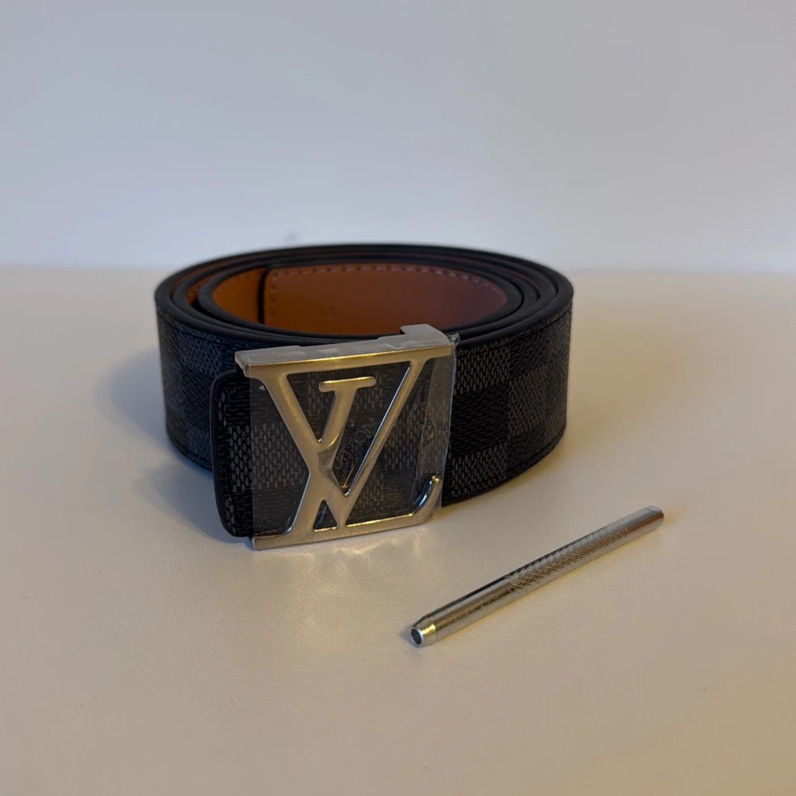 L och V svart rutigt bälte