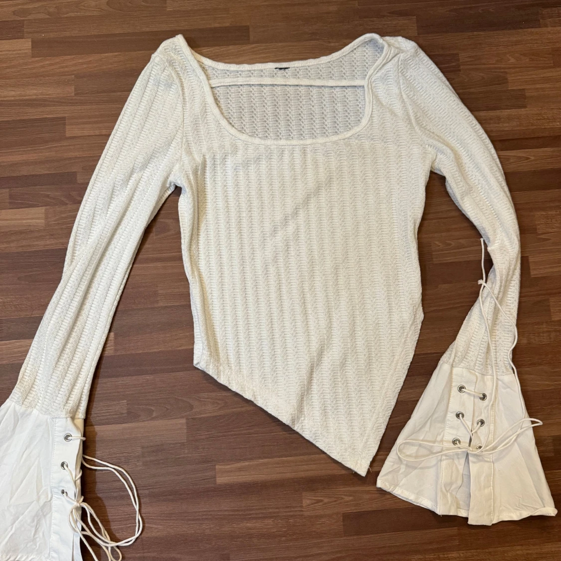 Långärmad topp med snörning - 1