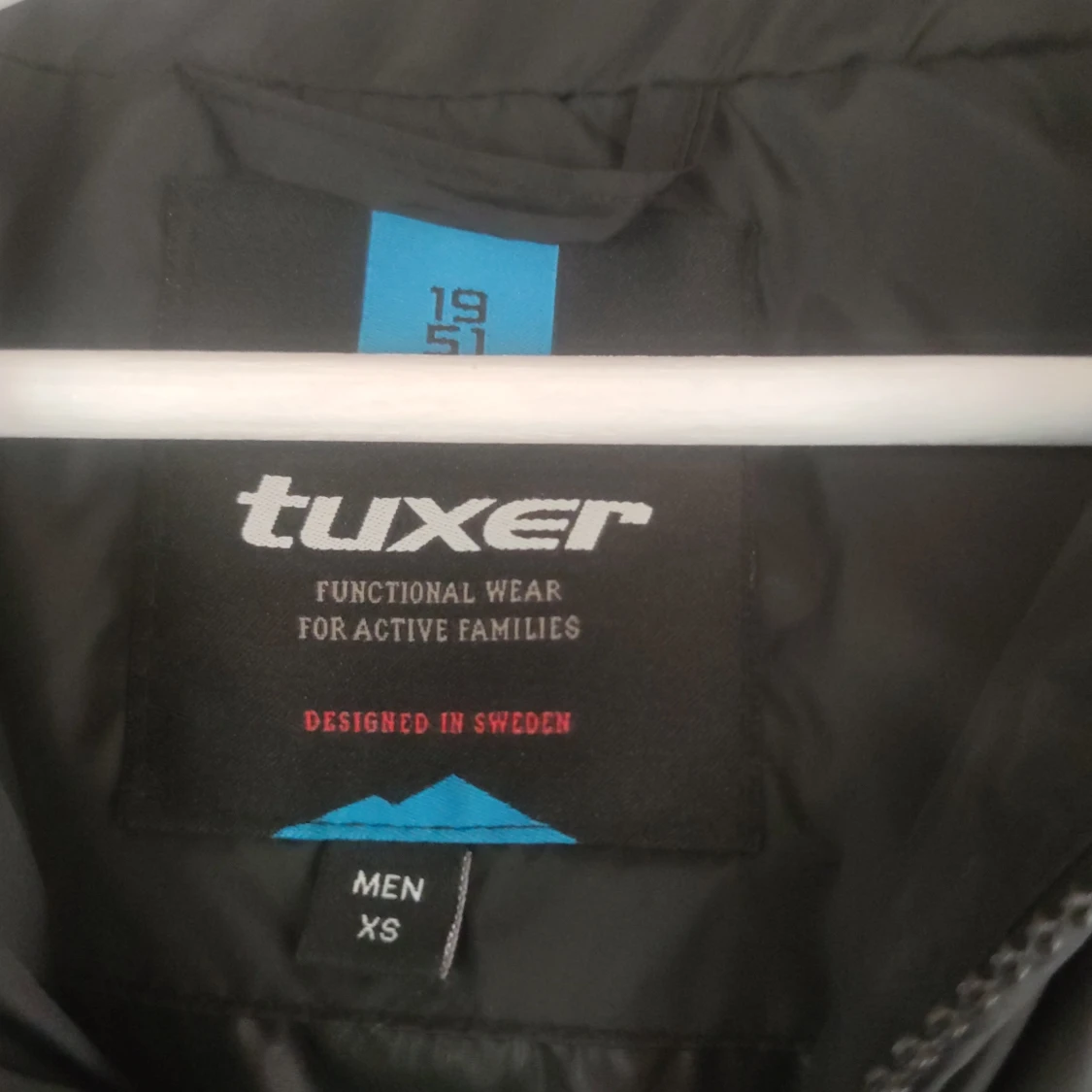 Svart pufferjacka från Tuxer XS - 1