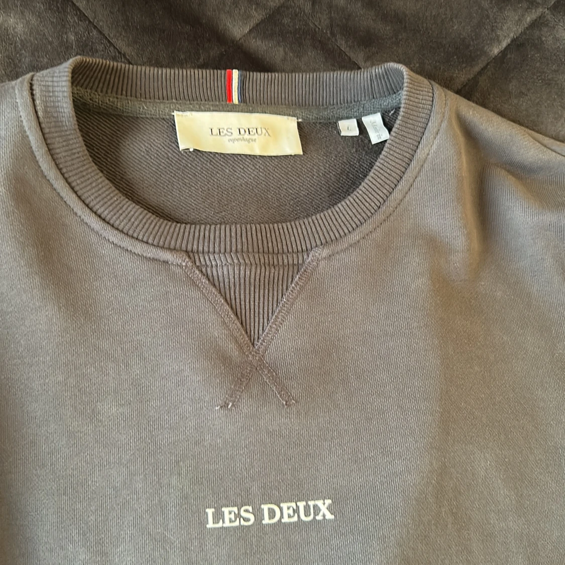 Grå sweatshirt från Les Deux - 1