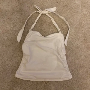 Snygg topp - Vit tröja man knyter, storlek xxs❣️