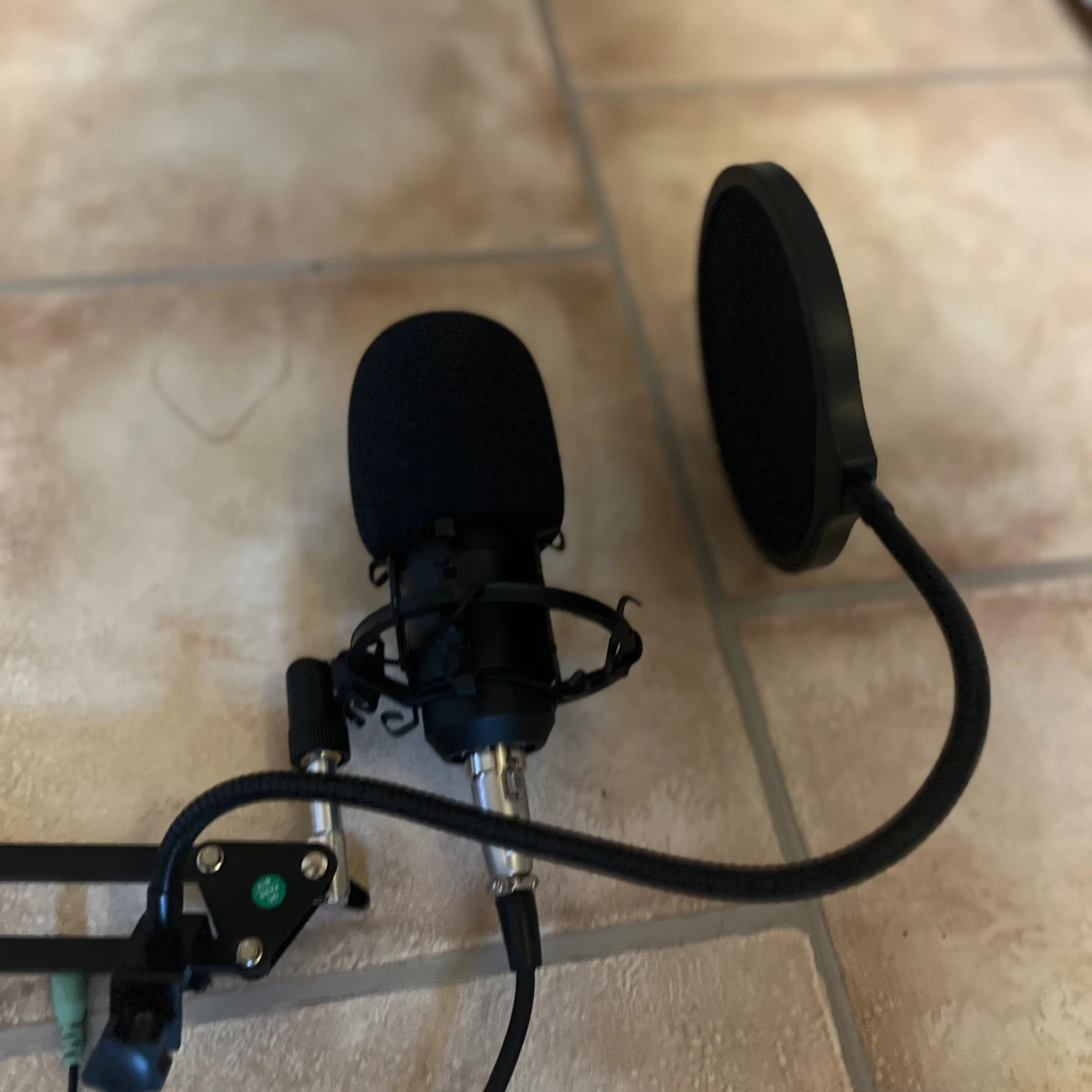 USB Kondensatormikrofon med arm och popfilter