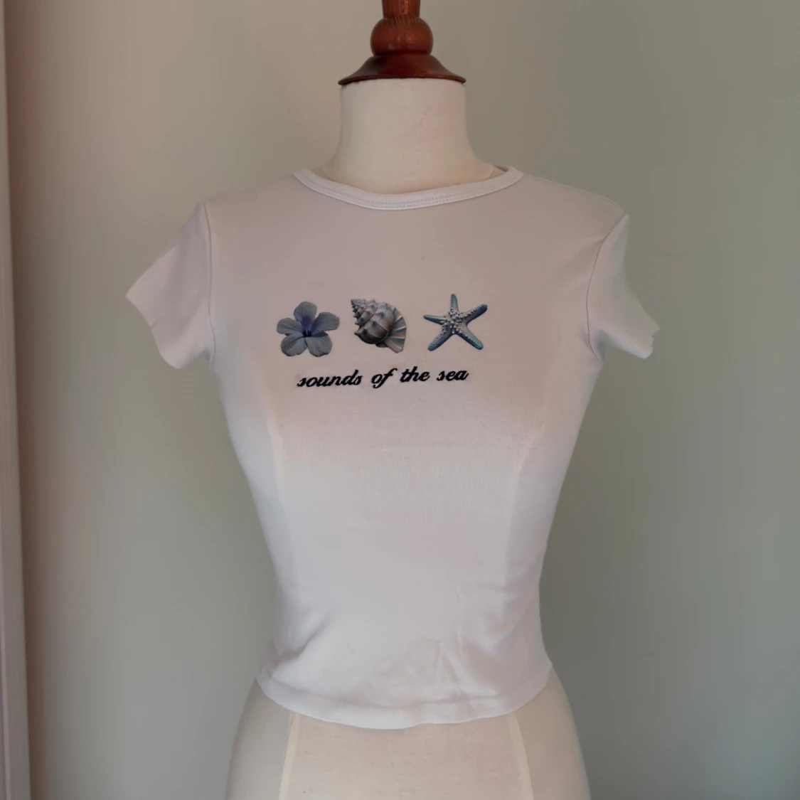 Vit croppad topp med tryck