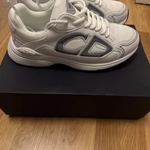 B30 dior  - Använd 1 gång helt nya annars inget fel på dom kommer med box och bland annat kvitto skriv för fler frågor 