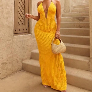 Gul långklänning  - Klänning är helt oanvänd💛