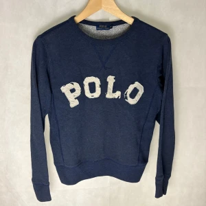 Ralph Lauren tröja  - Liten i storlek.