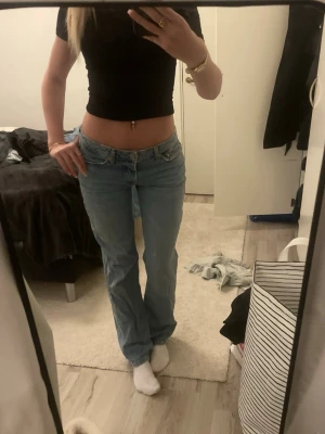 Ljusblå raka jeans från 157 - Säljer ett par ljusblå jeans från 157 med rak passform.💕