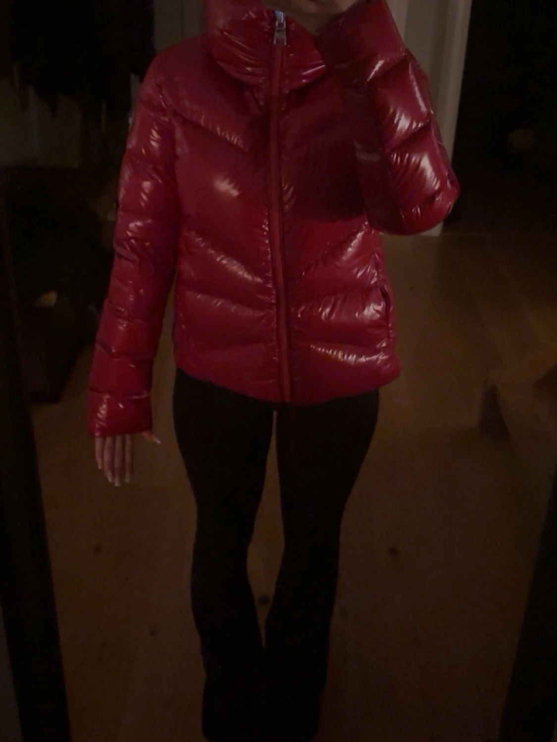 Röd glansig dunjacka från colmar
