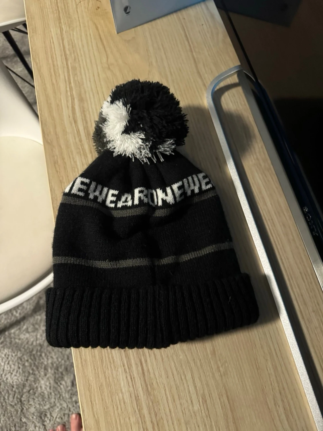 Svart Åre-mössa med tofs - 1