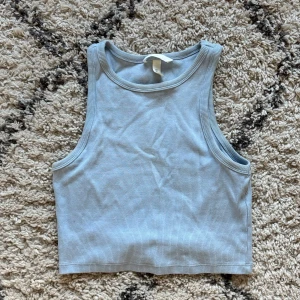 Ljusblått linne - Jätteskönt ljusblått ribbat linne från h&m