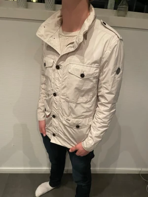 Snoot Field jacka - Snoot field jacka herr | pris:1200kr| storlek: L| skick:9,8/10| hör av dig vid minsta lilla fundering eller fråga|