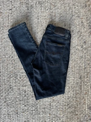 Slim Jeans från Nudie - Sköna Nudie Jeans i mycket bra skick! Passform Slim, W29 L32, priset är inte spikat