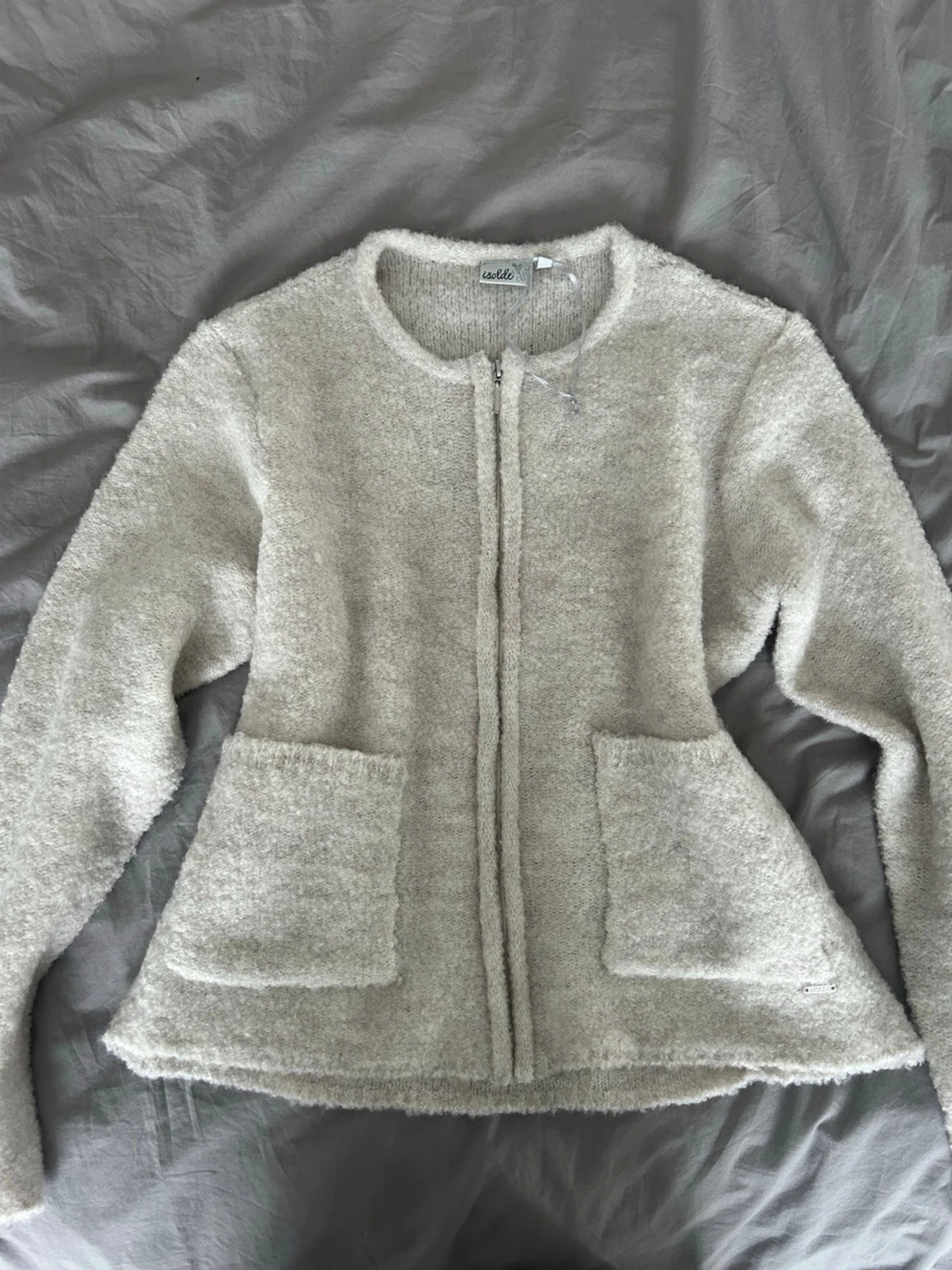 Beige fluffig kofta från Isolde