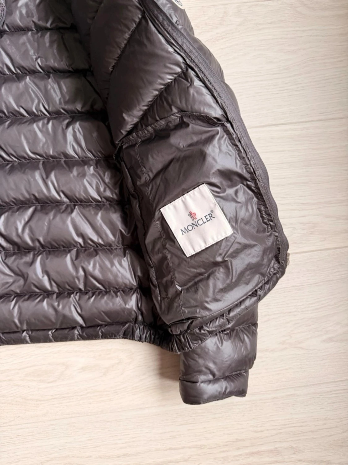 Mörkgrå dunjacka från Moncler - 1