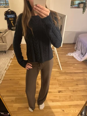 Stickad tröja - Fin stickad tröja som inte kommer till användning💕