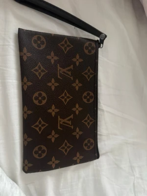 Brun kuvert väska  - Perfekt väska för mobilen , nycklar , ja lite små saker 🥰