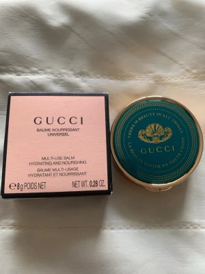 Gucci Baume Nourrissant Läppbalsam -  läppbalsam perfekt för torra läppar. 