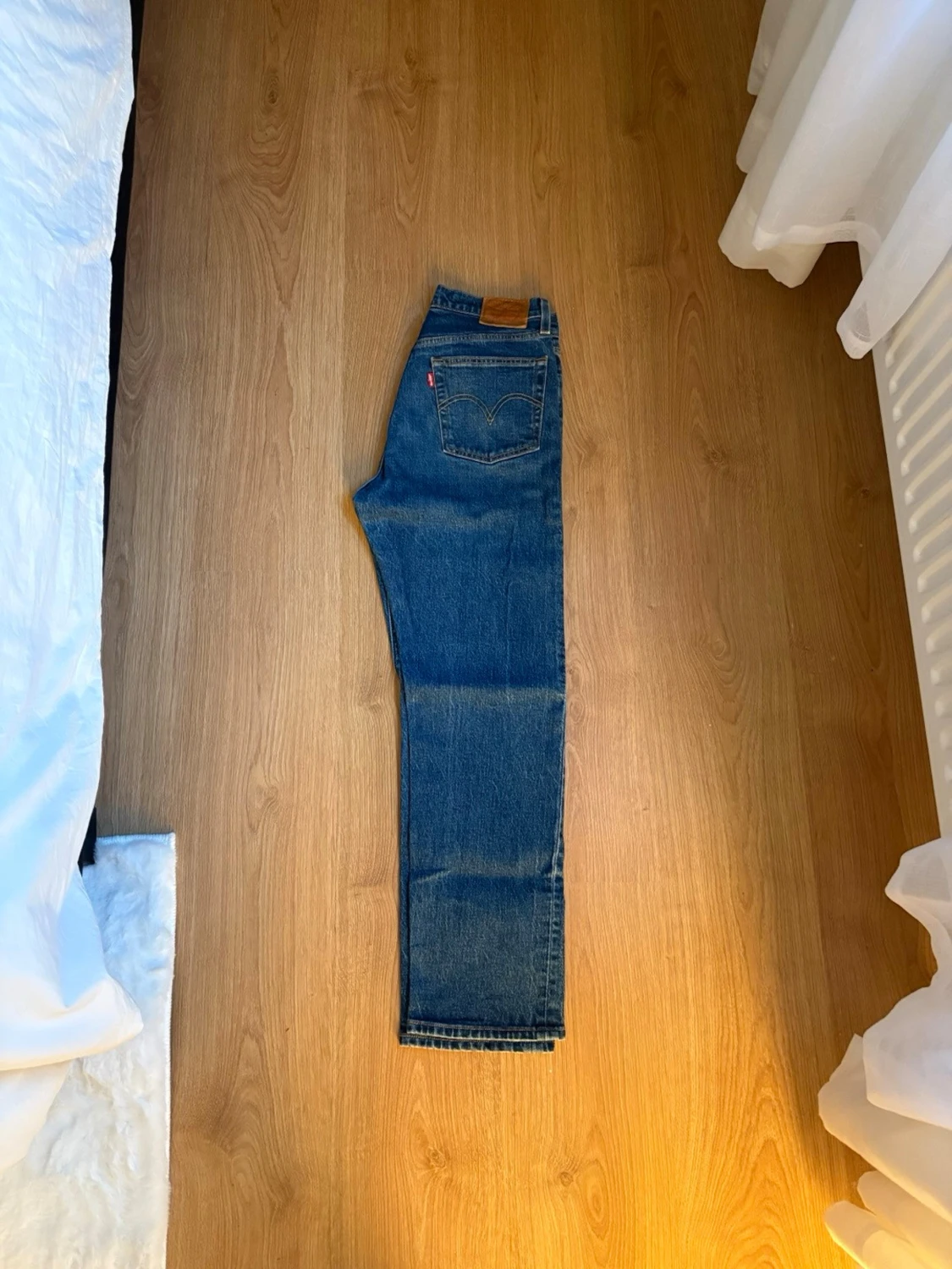 Mörkblå Levis Jeans